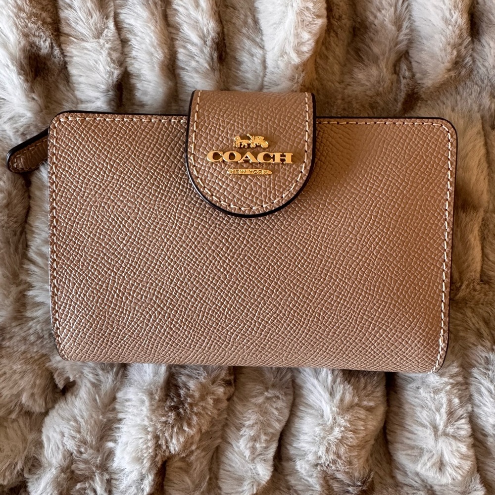 Coach Medium Corner Zip Wallet - Brand New